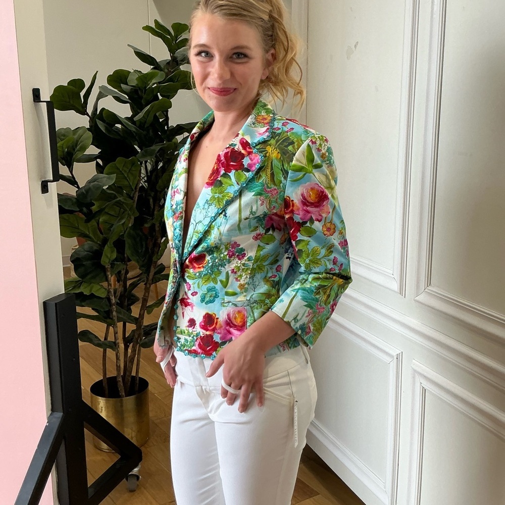 Alberto Makali silky vibrant floral blazer with stone embellishment closure - Picture 9 of 15